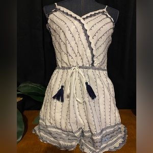 ROMEO + JULIET COUTURE Romper White Navy Embroidery Sequins Scallops Medium